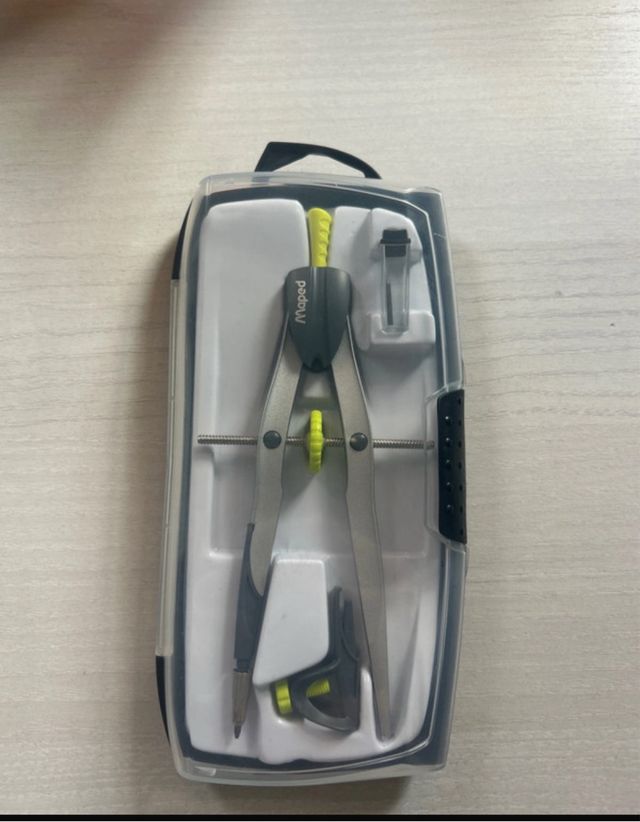 Compás Maped con estuche