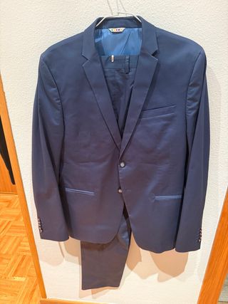 Traje azul noche seminuevo