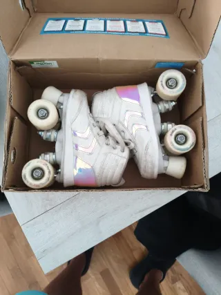 Patines para niña blancos con detalles iridiscente