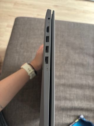 Lenovo IdeaPad 3 81W1 Plata