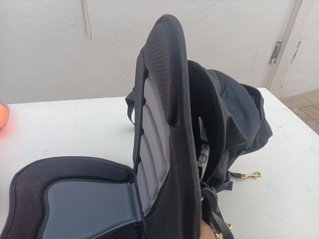 KAYAK DE PESCA DE TRES PLAZAS PRACTICAMENTE NUEVO