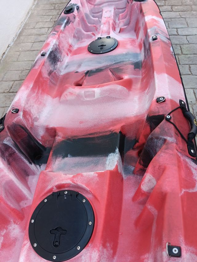 KAYAK DE PESCA DE TRES PLAZAS PRACTICAMENTE NUEVO