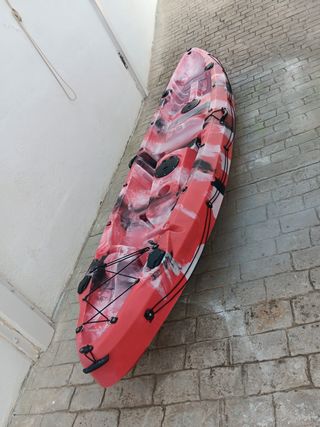 KAYAK DE PESCA DE TRES PLAZAS PRACTICAMENTE NUEVO
