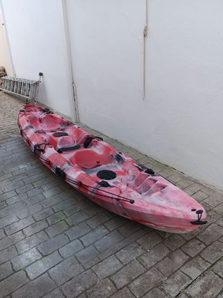 KAYAK DE PESCA DE TRES PLAZAS PRACTICAMENTE NUEVO
