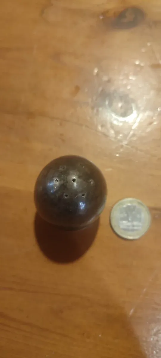 Salero antiguo de plata forma de huevo tentetieso