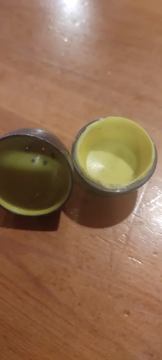 Salero antiguo de plata forma de huevo tentetieso