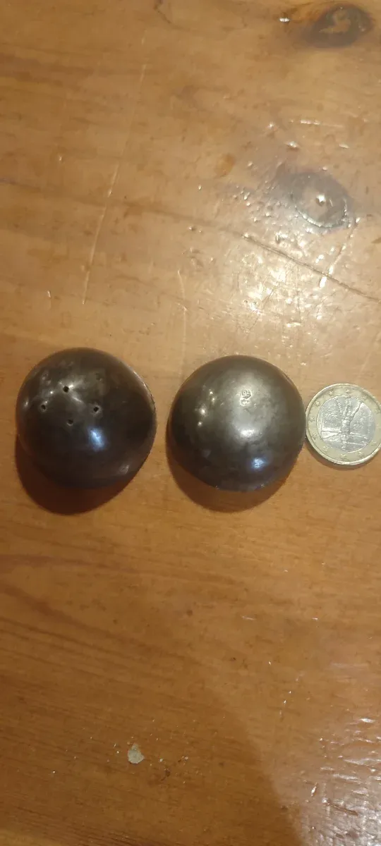 Salero antiguo de plata forma de huevo tentetieso