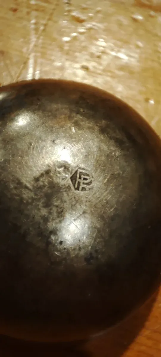 Salero antiguo de plata forma de huevo tentetieso