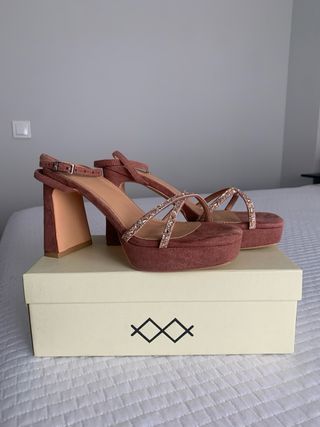 Zapatos de tacón Mim Shoes rosa y dorado