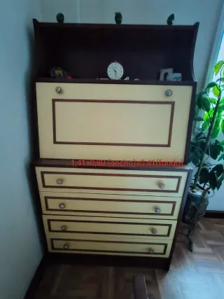 Secreter de madera con cajones