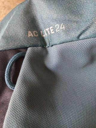 Mochila Deuter AC Lite 24 senderismo