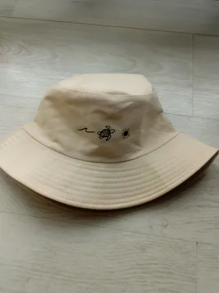 Gorro pescador beige de playa.