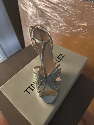 Zapato de fiesta plateado