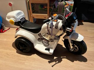 Moto eléctrica infantil tipo Vespa