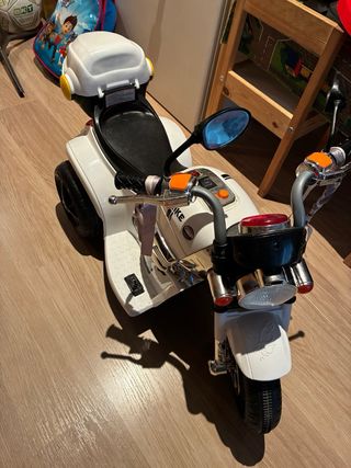 Moto eléctrica infantil tipo Vespa