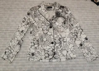 Chaqueta Globulo floral blanco y negro, satén.