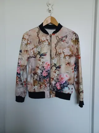 Chaqueta Bomber Estampada Floral Talla S