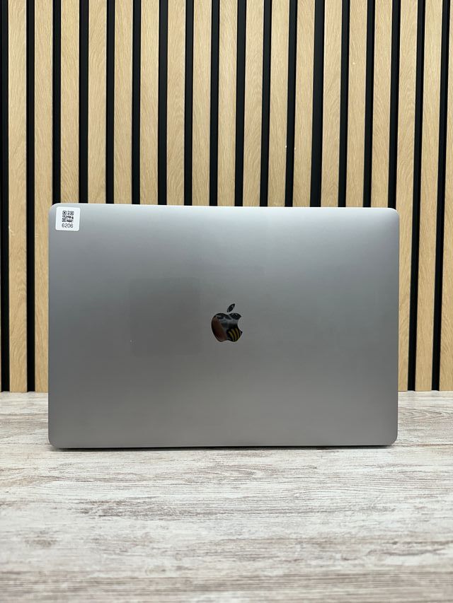 MacBook Pro 15" 2019 i7 16gb 500gb SSD