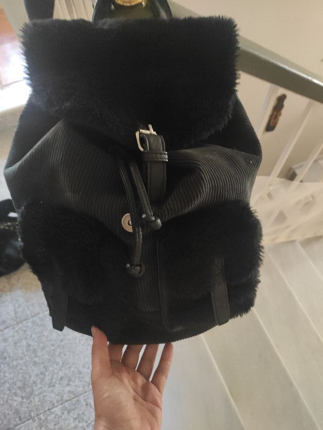 Mochila negra de pana