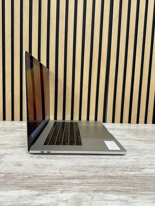 MacBook Pro 15" 2019 i7 16gb 500gb SSD