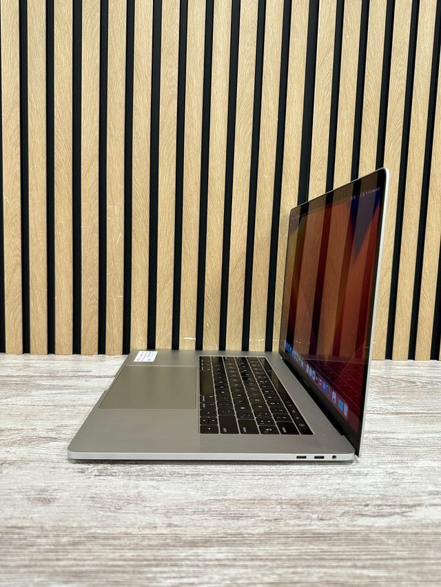 MacBook Pro 15" 2019 i7 16gb 500gb SSD