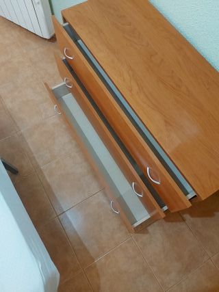 Cómoda de madera para dormitorio