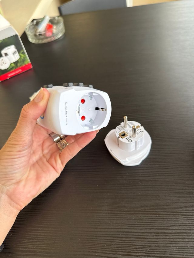 Adaptador de viaje universal SKROSS