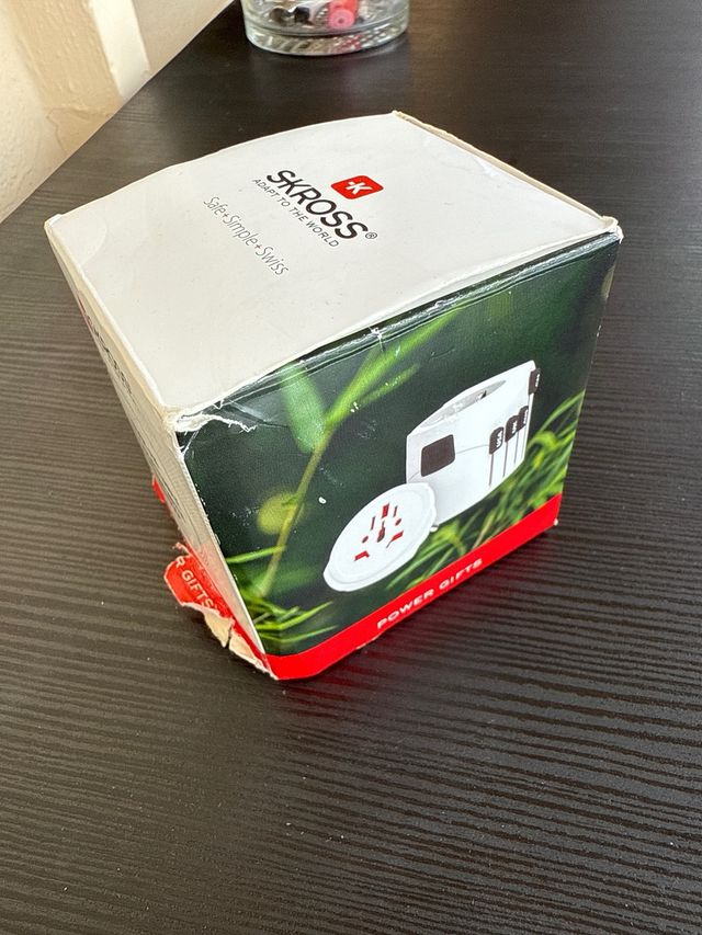 Adaptador de viaje universal SKROSS