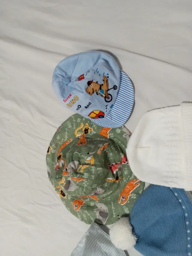 Lote 5 gorritos de bebé