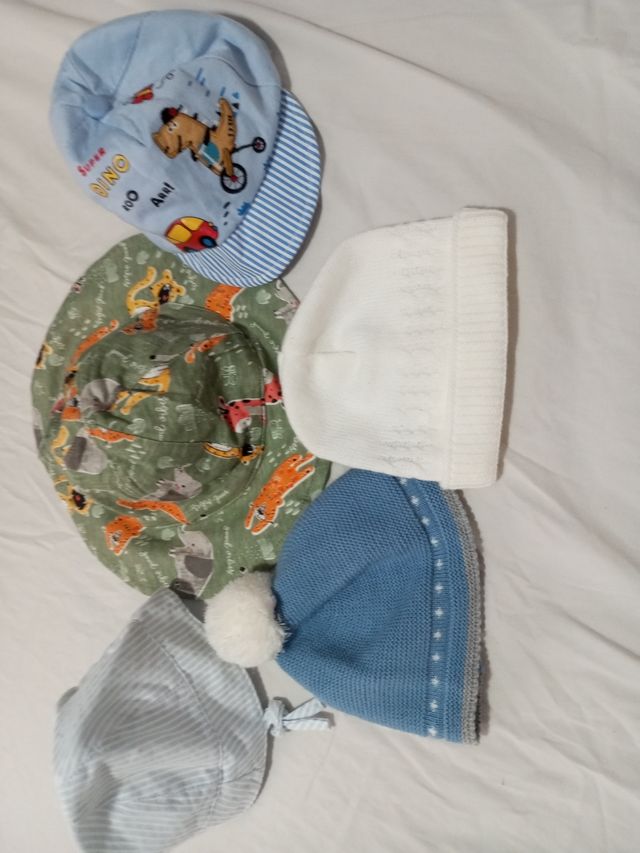 Lote 5 gorritos de bebé