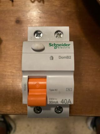 Schneider DomB2 40A 30mA Diferencial