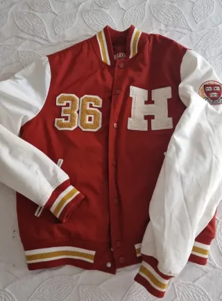 Chaqueta Harvard University Roja y Blanca