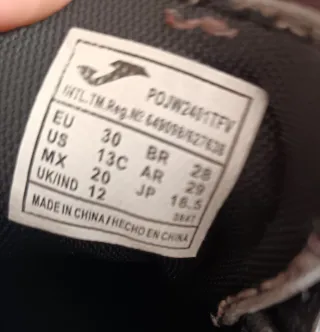 Zapatillas fútbol Joma negro y Dorado talla 30