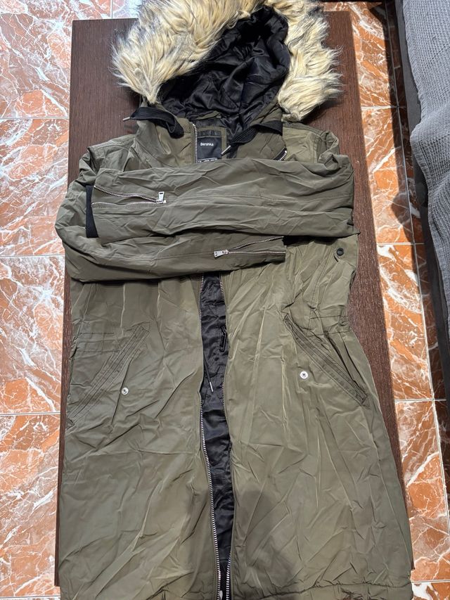 Chaquetón largo Bershka mujer verde militar