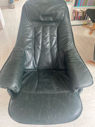 Sillón relax reclinable de piel verde.
