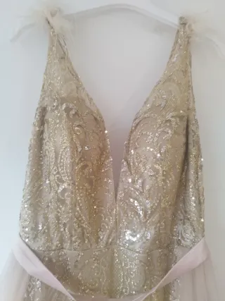 Vestido de fiesta beige y dorado