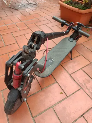 Patinete Xiaomi Monorim con suspensión + Repuestos