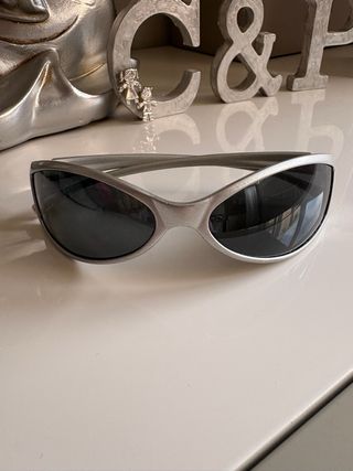 Gafas de sol plateadas y negras Arnette