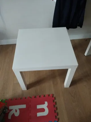 2 Mesitas auxiliar IKEA blanca.