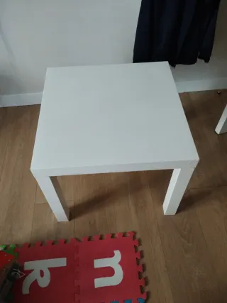2 Mesitas auxiliar IKEA blanca.
