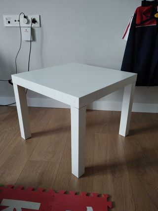 2 Mesitas auxiliar IKEA blanca.
