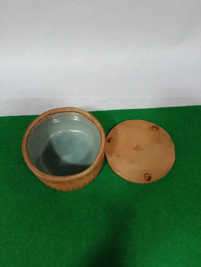 Caja barro cocido y esmalte con elefante.