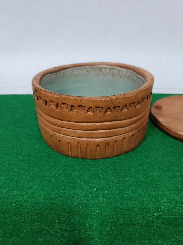 Caja barro cocido y esmalte con elefante.