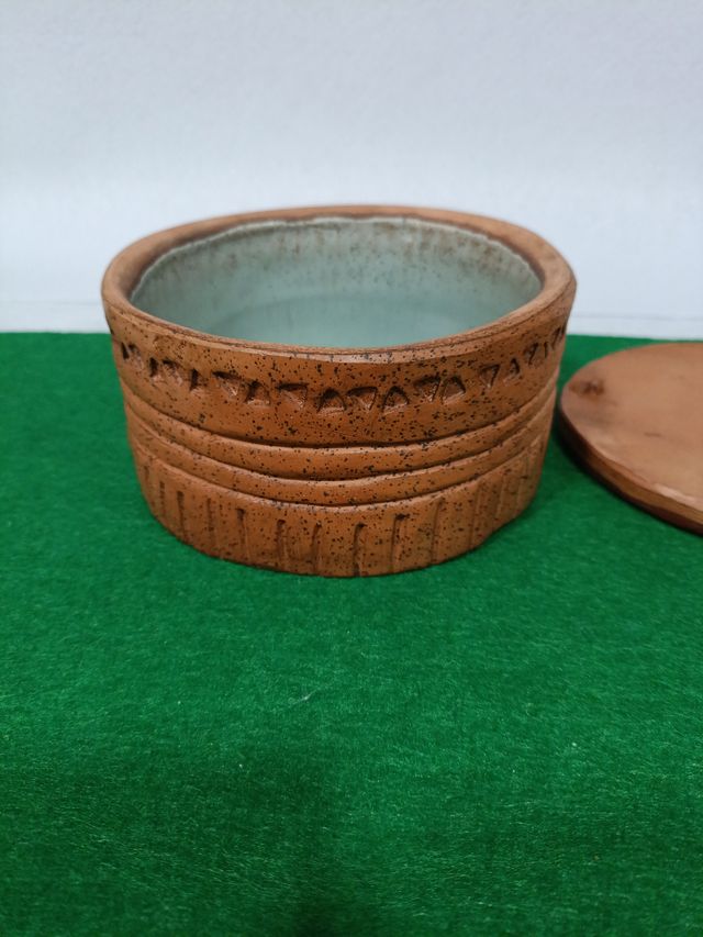 Caja barro cocido y esmalte con elefante.