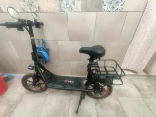 Patinete Eléctrico con Cesta, prácticamente nuevo 