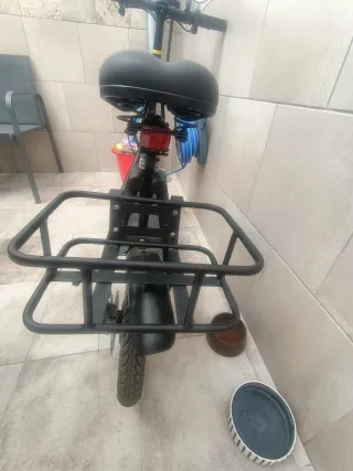 Patinete Eléctrico con Cesta, prácticamente nuevo 