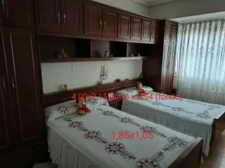 Dormitorio puente 2 camas madera