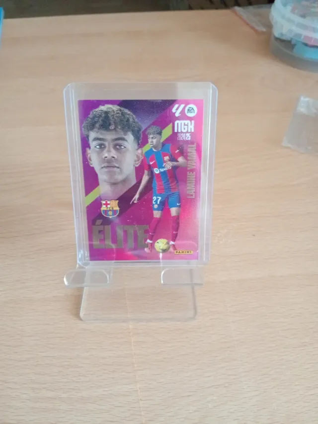Carta Elite Lamine Yamal Megacracks 24/25