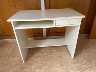 Mesa escritorio blanca con cajón