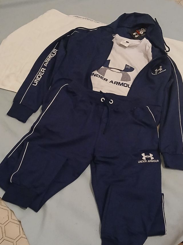 Conjunto deportivo Under Armour azul y blanco